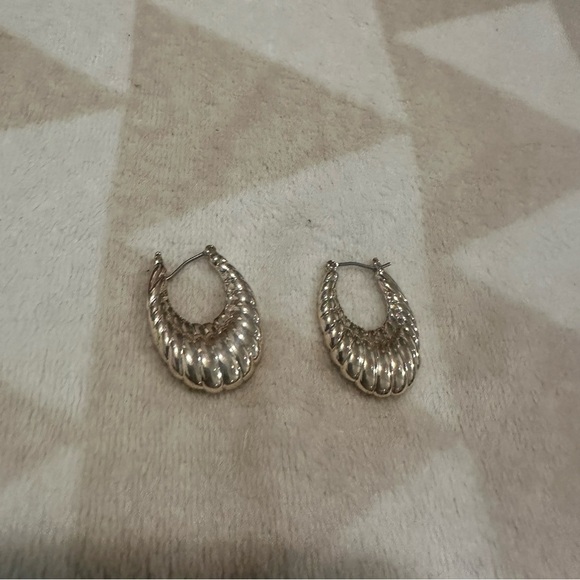 J crew Gold textured hoop earrings - Picture 3 of 4